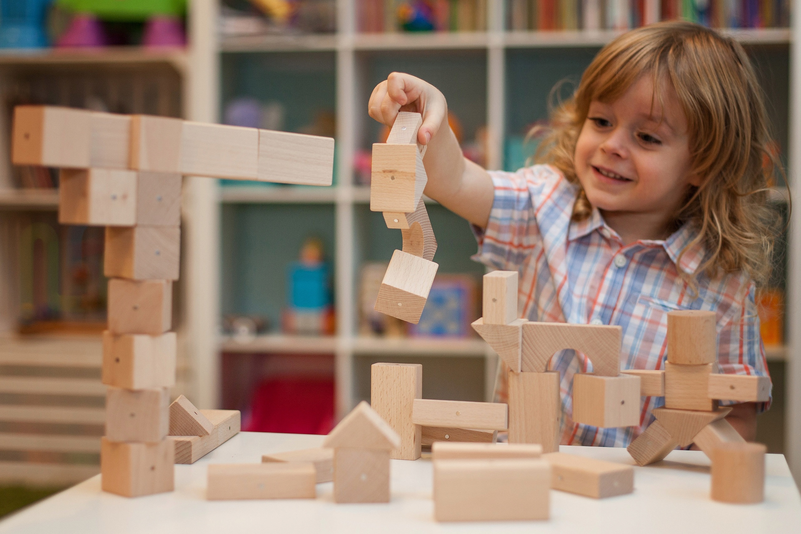 Magnetická dřevěná stavebnice - KOOGLO GIGA - přírodní - 300 ks - Obrázek 11