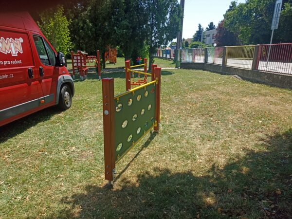 Balanční dráha lezecká stěna s otvory dřevěná - Obrázek 8