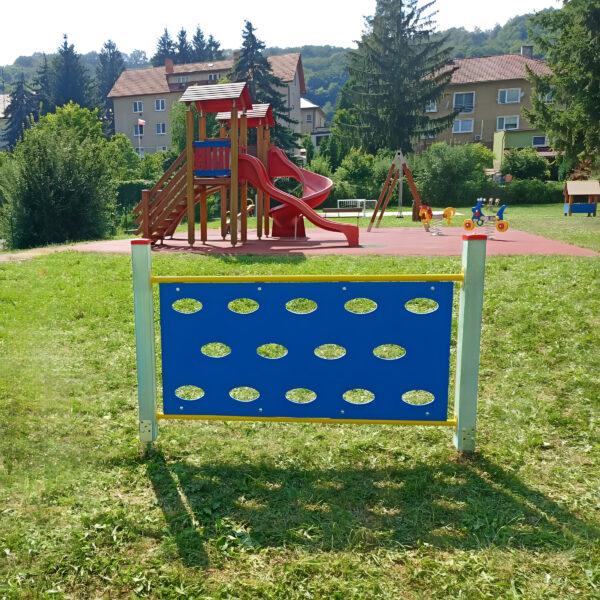 Balanční dráha lezecká stěna s otvory kovová