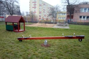 Dřevěná vahadlová houpačka 4 místná